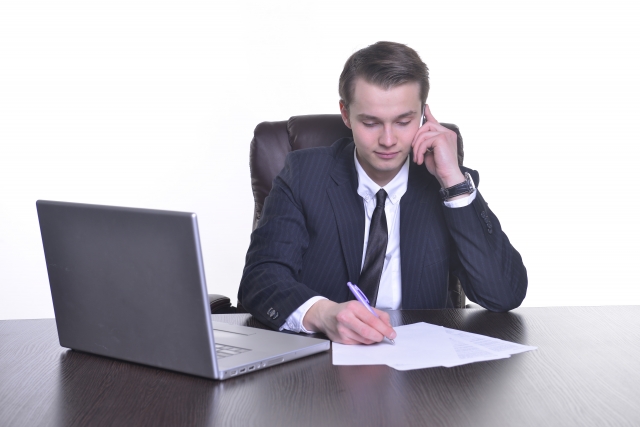 デキるビジネスマンの常識 電話対応のメモの取り方のコツを解説 前編 電話代行情報局