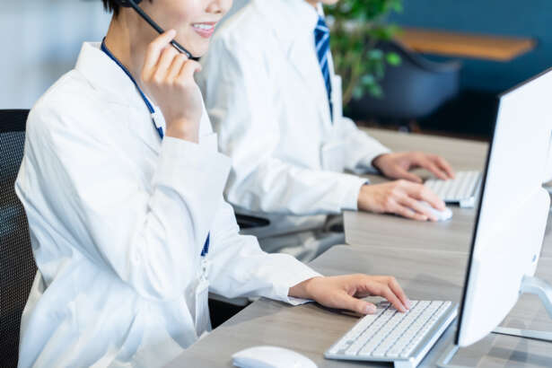 連絡を折り返すためのコールバックと通話料金を抑えるためのコールバックがあります。