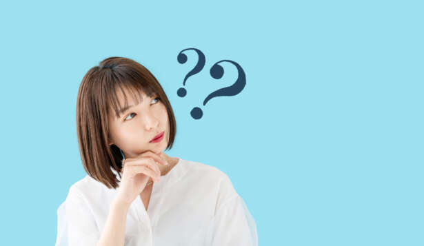 一次受付とは、その場では解決できない用件や担当者宛の電話に対して、電話相手の社名、名前、用件、連絡先などを聞き取ることを指します。